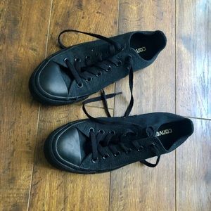 Black Converse sneakers, Women’s 9 (Men’s 7)